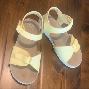 Toddler 💛Light Yellow Color Sandals Size 10